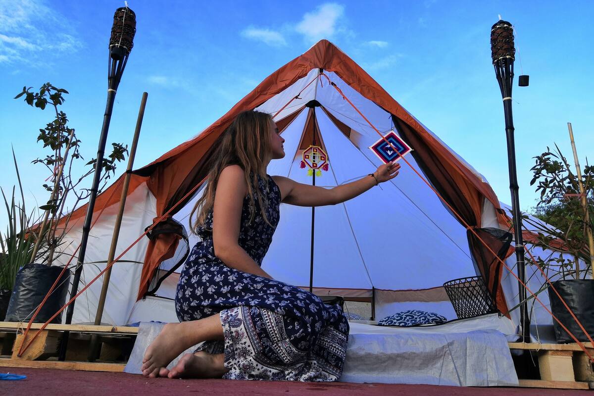 Tienda de campaña romántica, 1 cama matrimonial | Wifi gratis y ropa de cama 