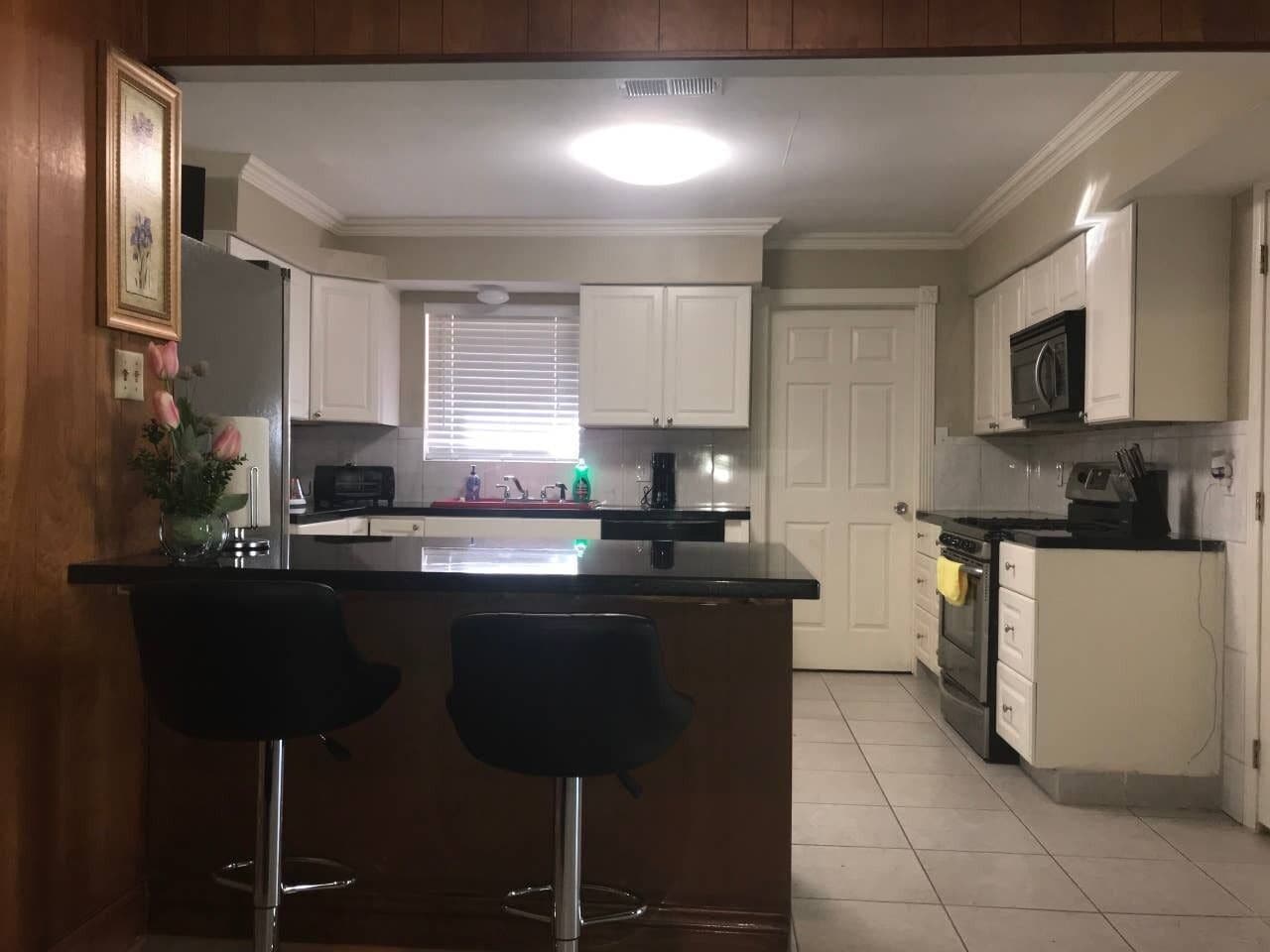 ثلاجة، ميكروويف، فرن، موقد طهي مسطح