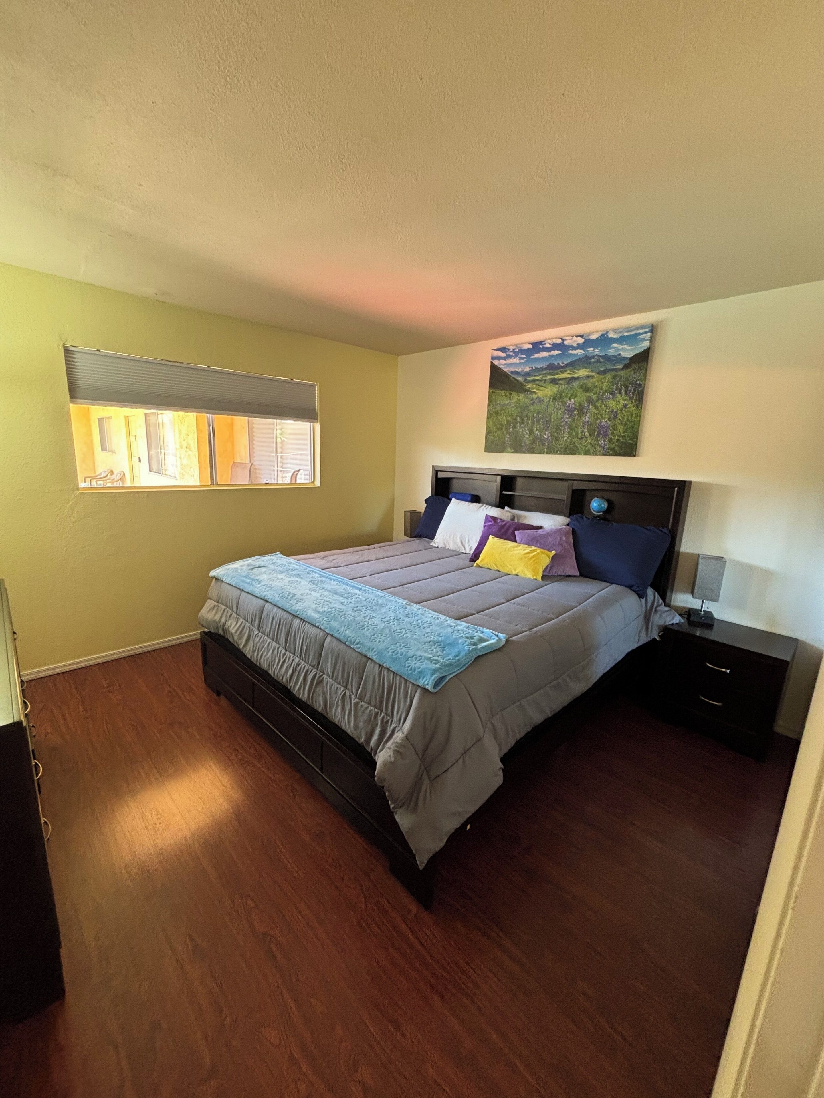 1 habitación, tabla de planchar con plancha, wifi gratis y ropa de cama 