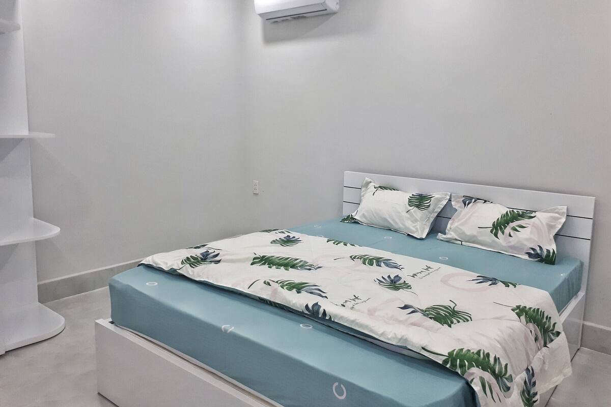 Apartamento, 1 quarto | Escrivaninha, espaço de trabalho para notebook, cortinas blackout