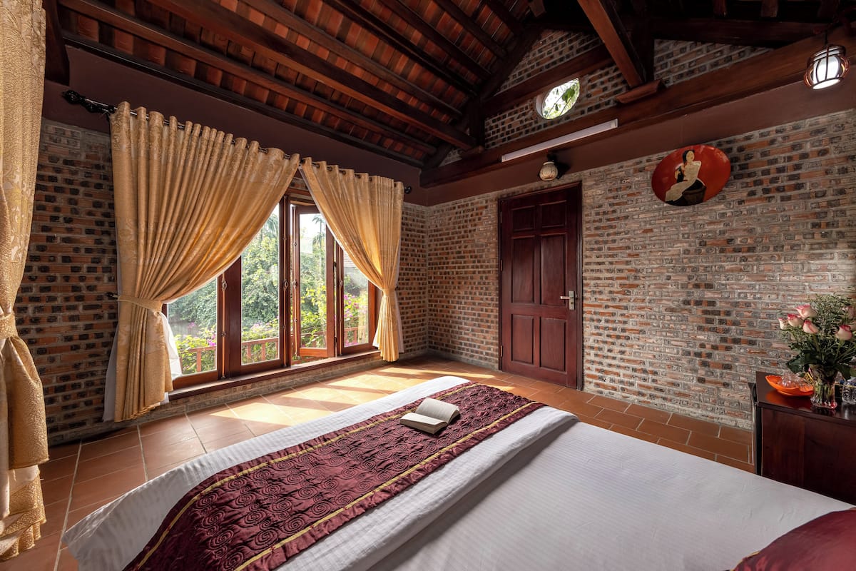 Deluxe Room, 1 Queen Bed, Garden View | Desk, laptop workspace, blackout drapes, soundproofing