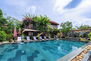Outdoor pool - Tamcoc Ngoc Linh Homestay (Hoa Lu)
