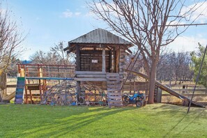 Children’s area - Ranch Guest House Near Sedona and Jerome, Sleeps 8 (Cottonwood)