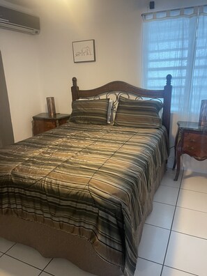 2 bedrooms, in-room safe, desk, iron/ironing board - Fresh and beautiful residence in Levittown, TB (Levittown)