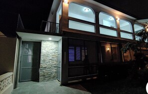 Exterior - Fresh and beautiful residence in Levittown, TB (Levittown)