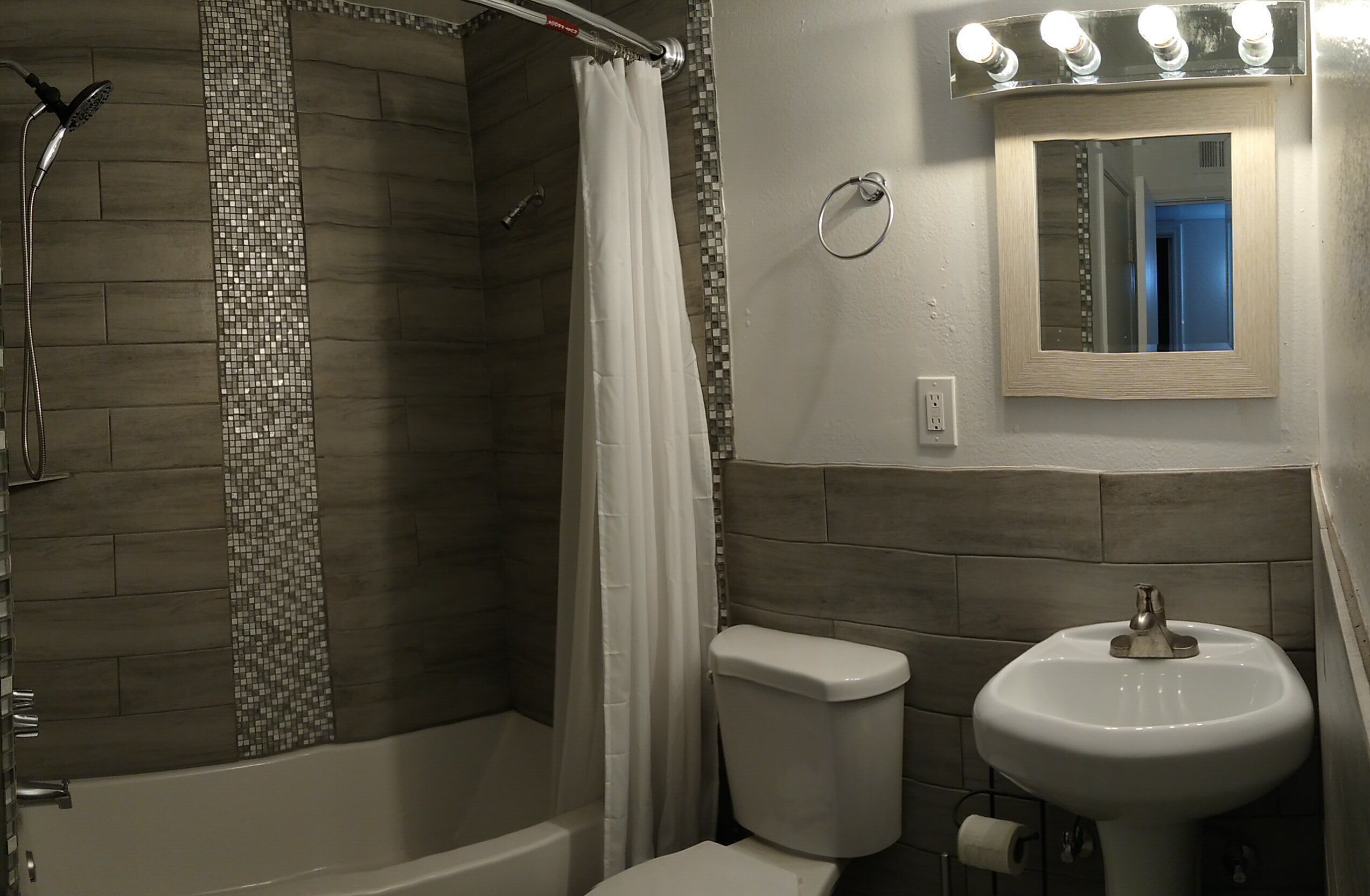 Combined shower/bathtub, hair dryer, towels, soap