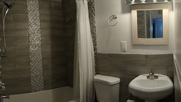 Combined shower/bathtub, hair dryer, towels, soap