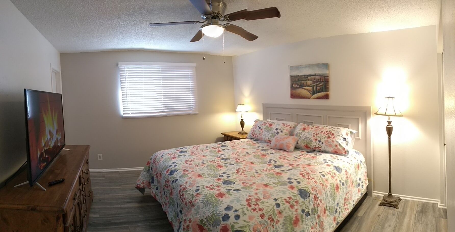 3 makuuhuonetta, työpöytä, silitysrauta/-lauta, ilmainen Wi-Fi