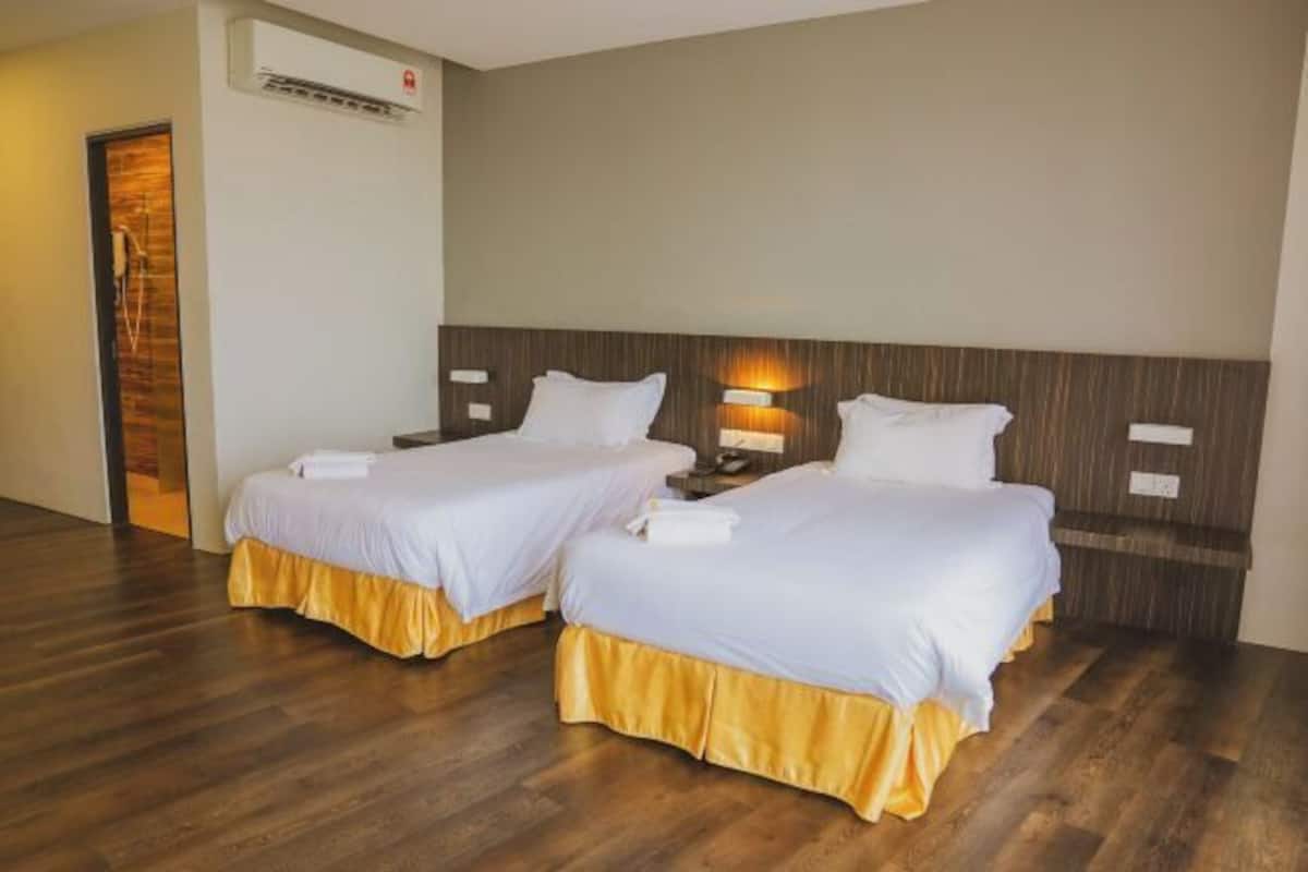 Minibar, in-room safe, desk, blackout curtains