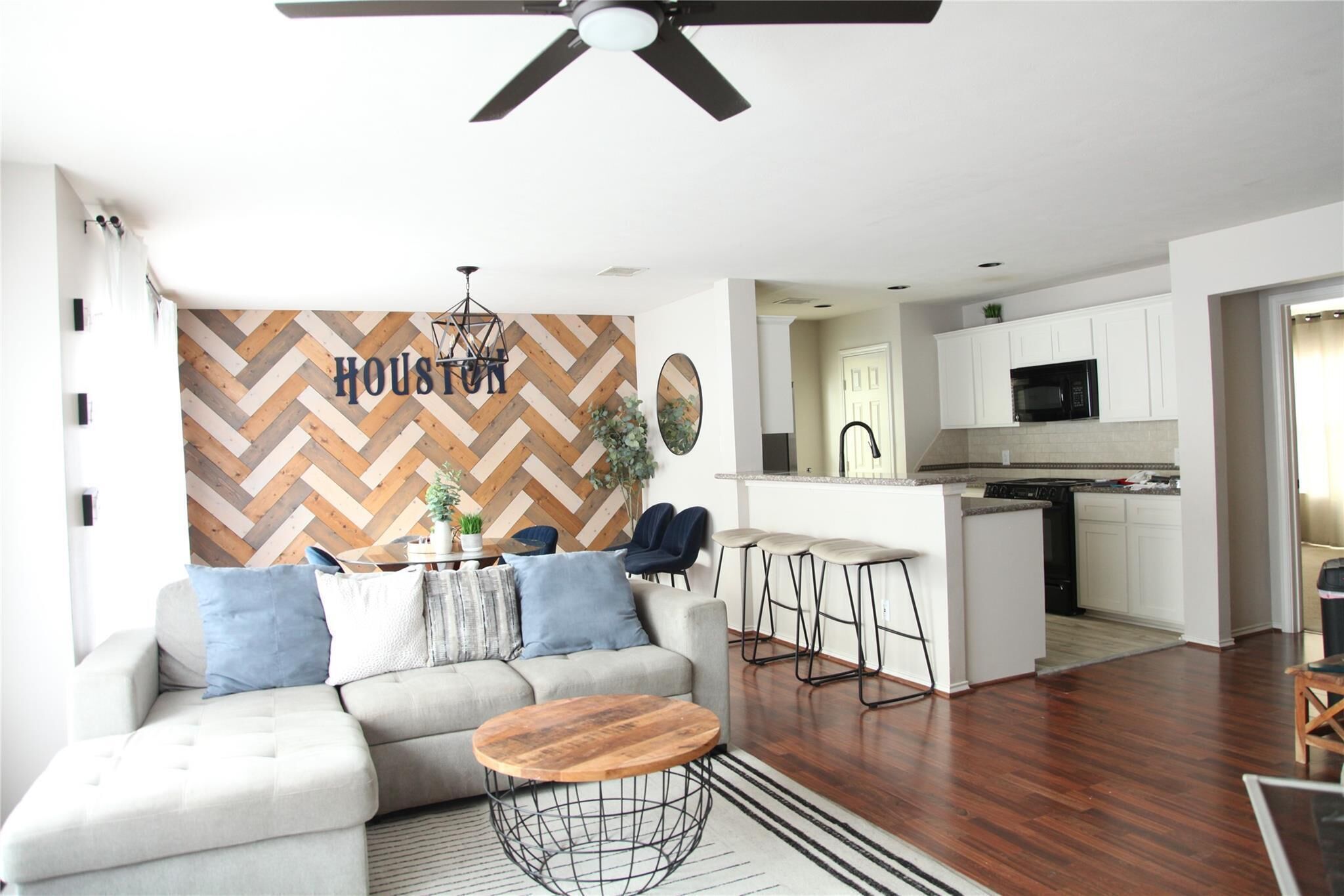 Woodridge Retreat Near Downtown sleeps up to 10 guests