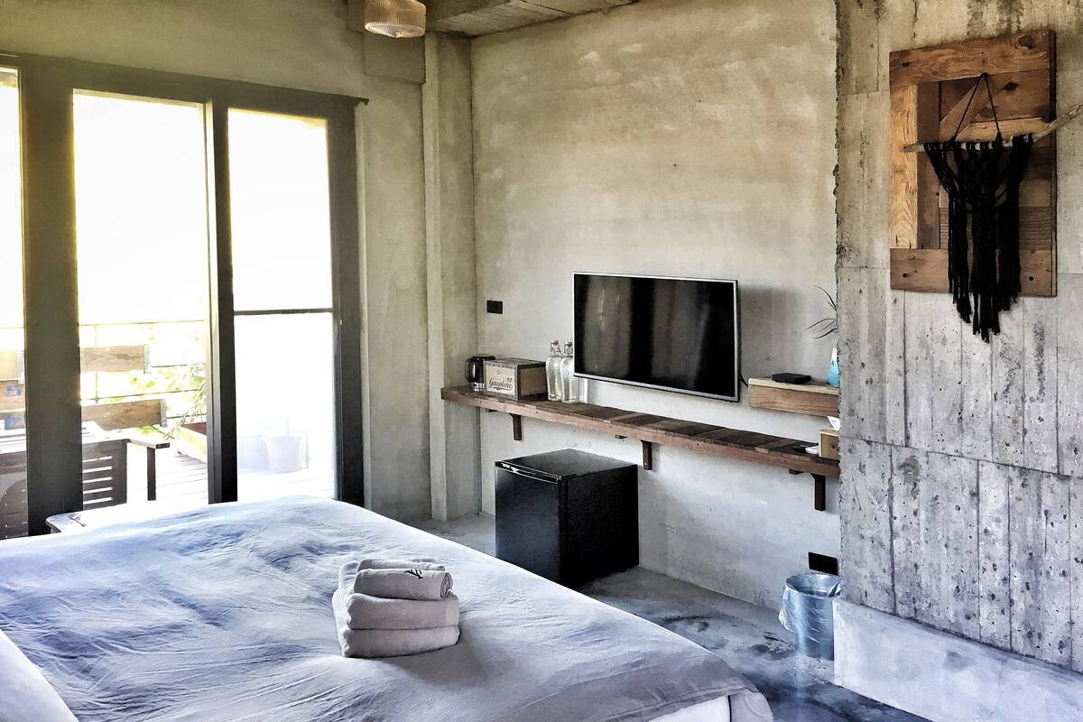Doppia Gallery, 1 letto queen, non fumatori, lanai | Tende oscuranti, Wi-Fi gratuito, lenzuola