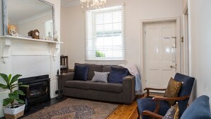Cottage Deluxe | Phòng khách