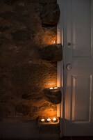 Deluxe Cottage | Bathroom amenities | Towels