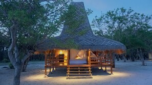 Vila | Roupas de cama premium, escrivaninha, camas extras/dobráveis (sobretaxa)