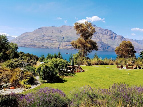 Private Queenstown Retreat + Free Range Rover & E-Bikes, Spa & Views