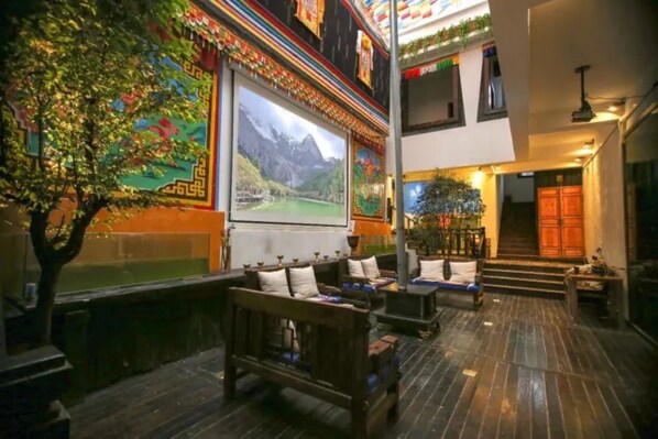 Área de estar no saguão