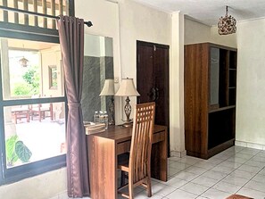 Standard Double Room (Fan) | Wardrobe - Indraprastha 2 Bungalow (Ubud)