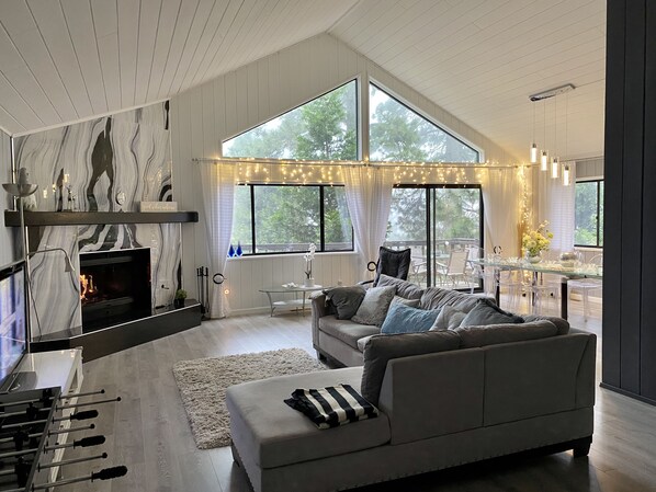 Smart TV, fireplace, foosball, books