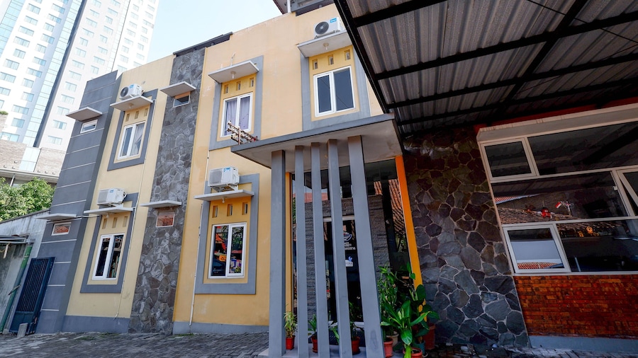 Super OYO 2209 Solo Point Guest House Syariah