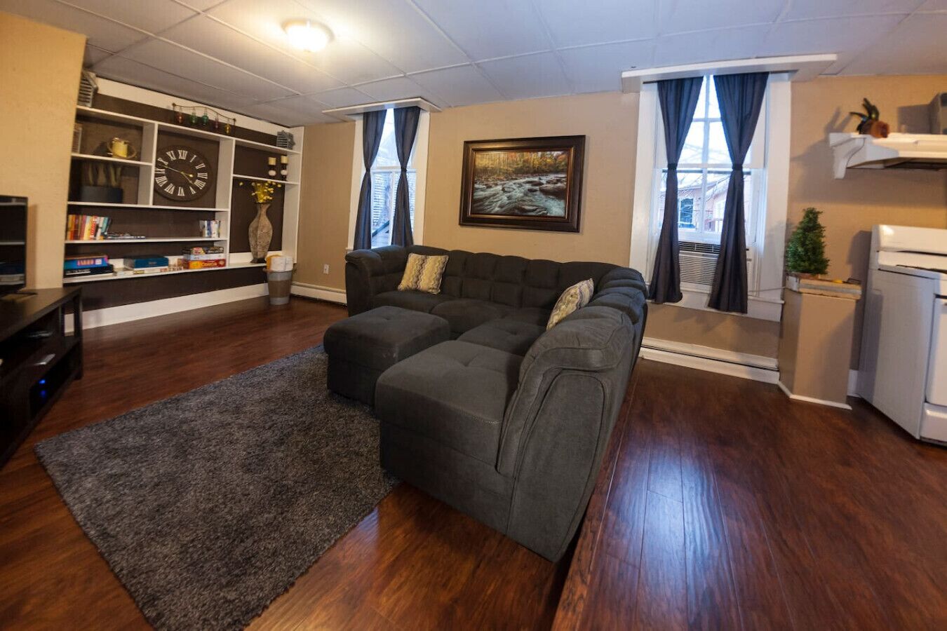 TV connectée, lecteur de DVD, livres