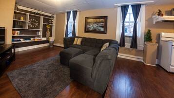 TV connectée, lecteur de DVD, livres