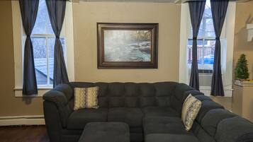 TV connectée, lecteur de DVD, livres