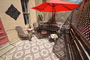 Outdoor dining - Downtown Manitou Suite (Manitou Springs)