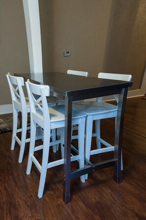 Dining - Downtown Manitou Suite (Manitou Springs)