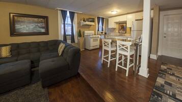 TV connectée, lecteur de DVD, livres