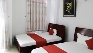 Premium bedding, down duvets, memory-foam beds, desk - Tuan Long hotel (Ho Chi Minh City)