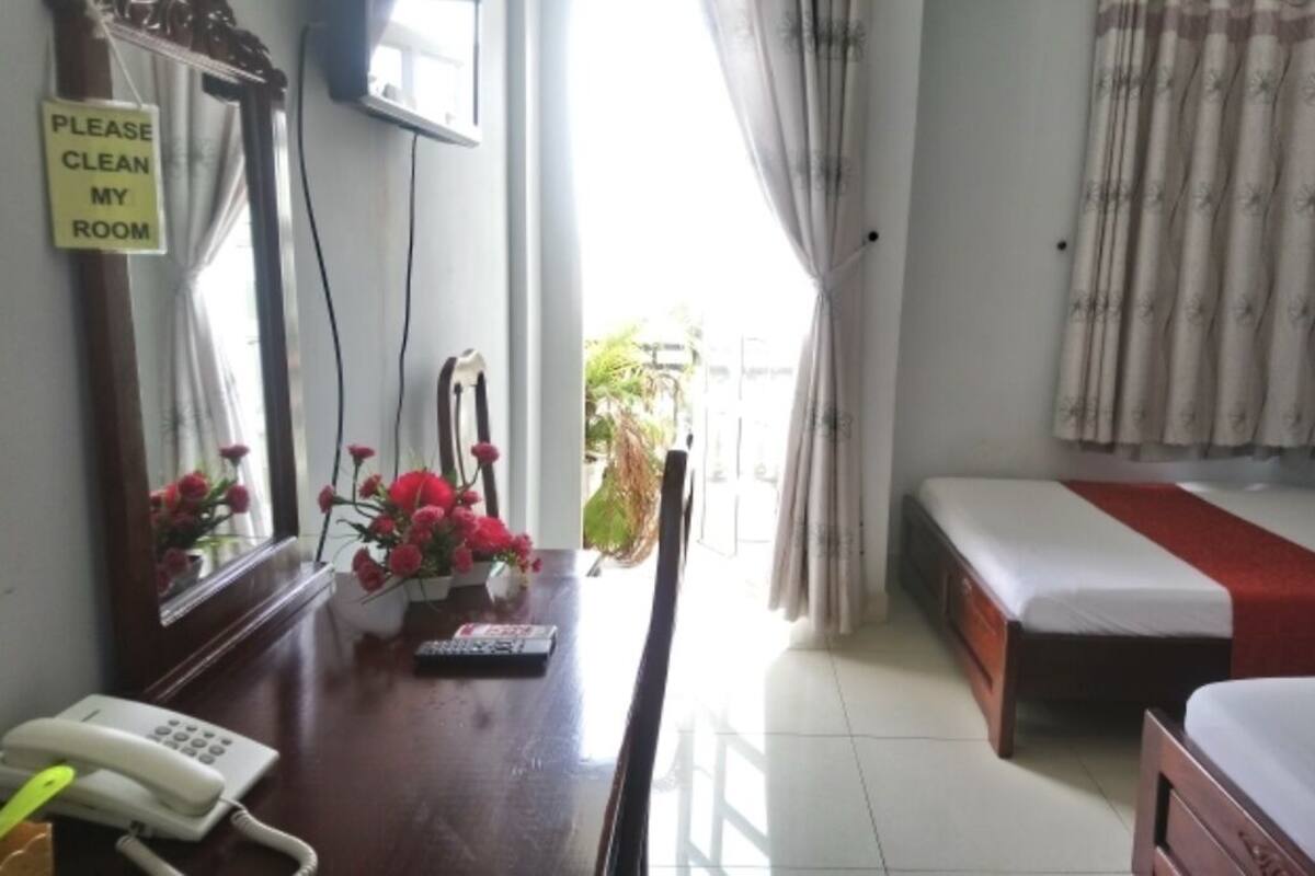 Family Double or Twin Room | Peralatan tempat tidur premium, gebar bulu kapas, busa memori, meja