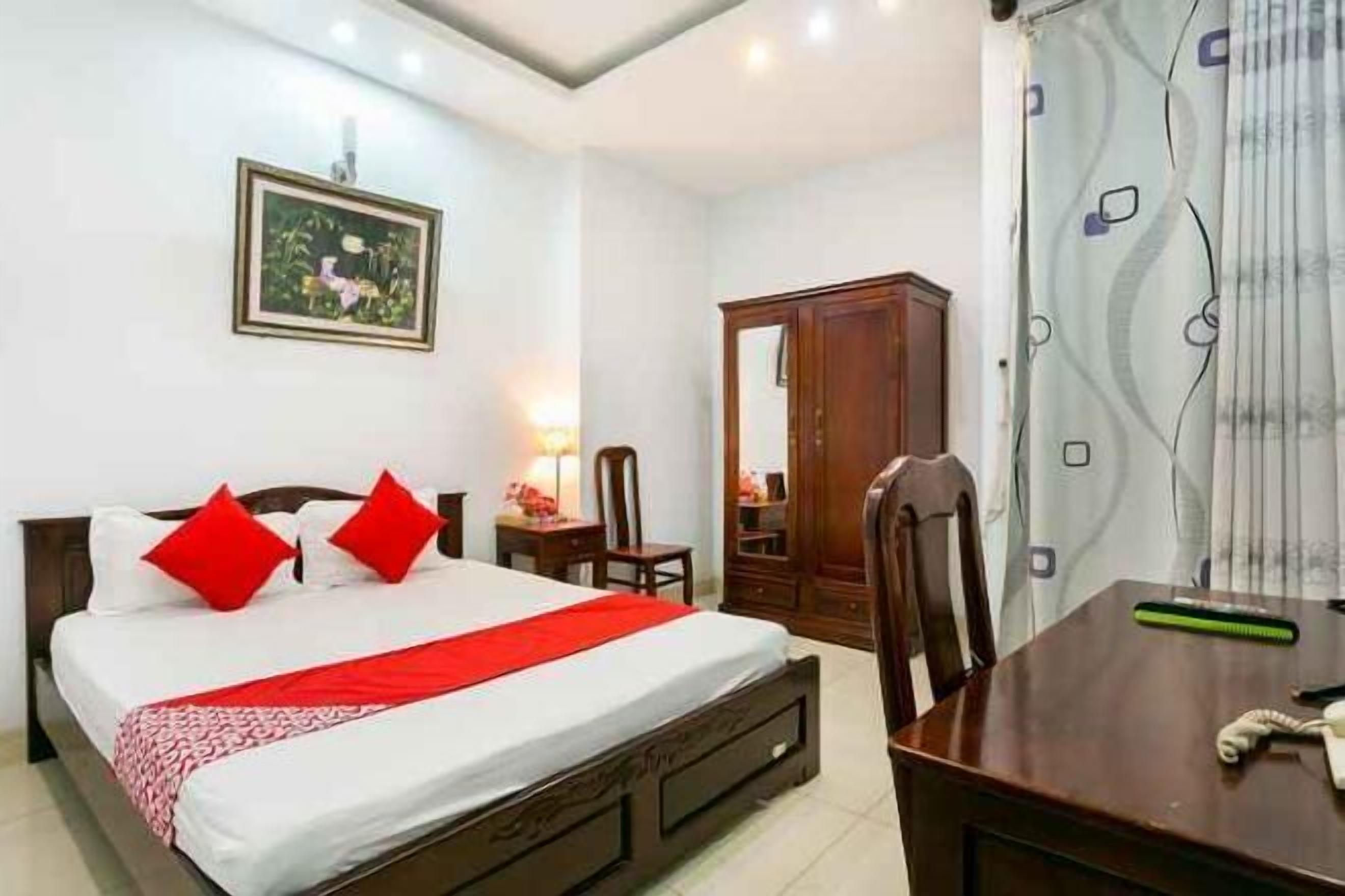 Premium bedding, down comforters, memory foam beds, desk