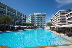 حمّام سباحة خارجي