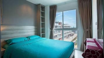 Family Apartment | 2 bedrooms, in-room safe, blackout curtains, free WiFi