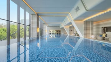 室內泳池