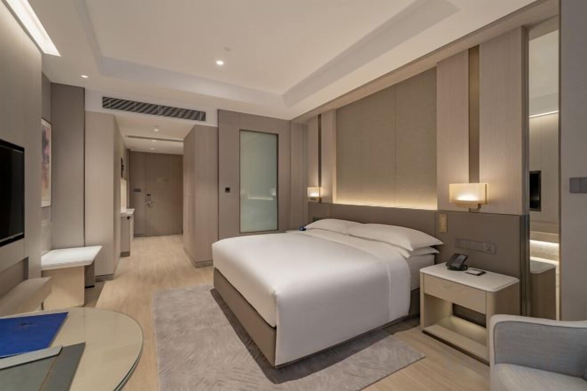 Minibar, in-room safe, desk, blackout curtains