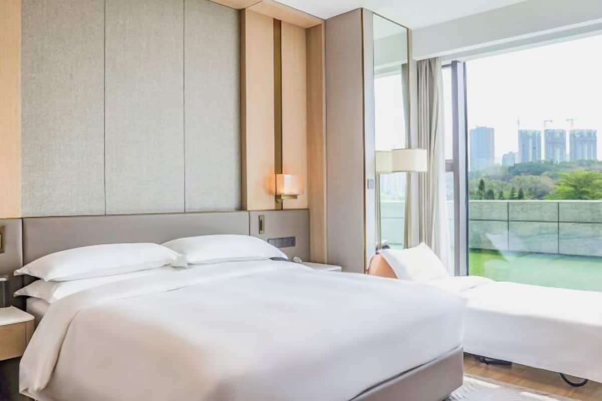 1 bedroom, minibar, in-room safe, desk