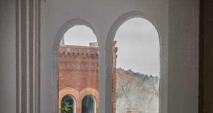 Manitou Loft Apartment 3A. 2 Bedroom, 1 bath, sleeps 5