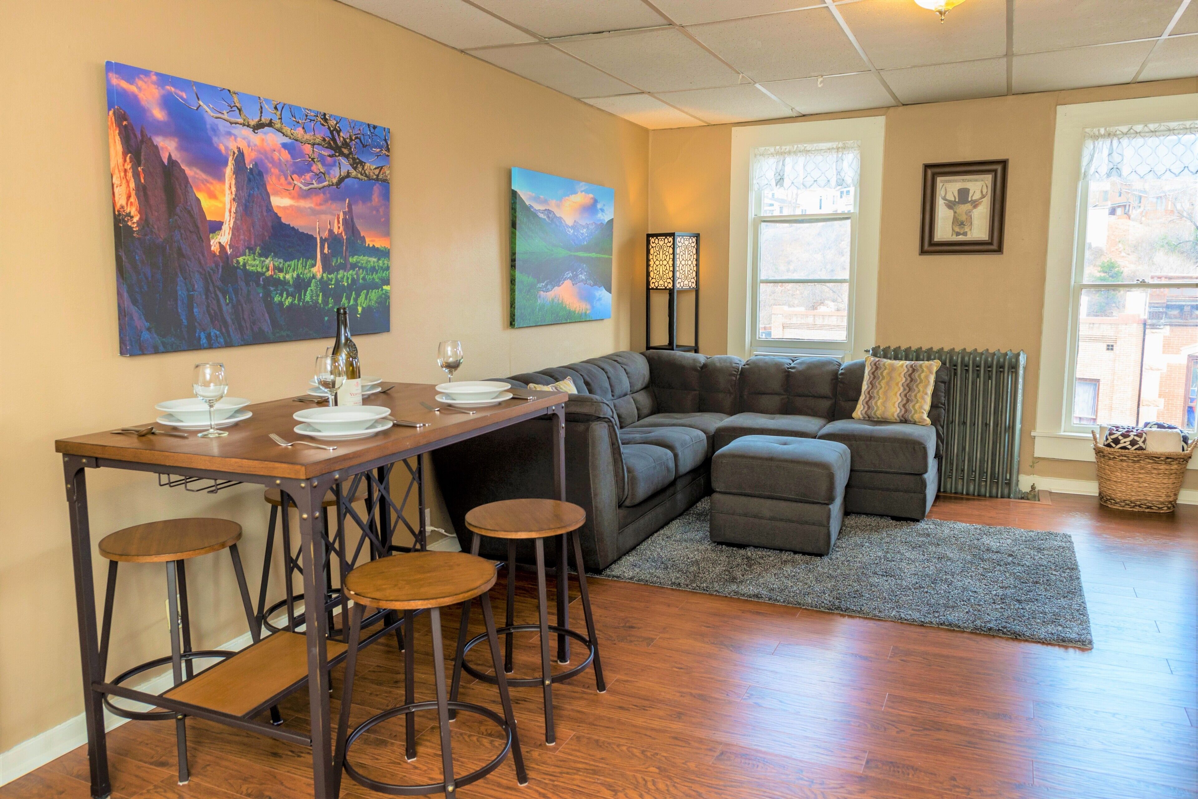 Télévision, lecteur de DVD, livres