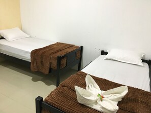 Standard Twin Room - OYO 2231 Cahaya Homestay (Padang)