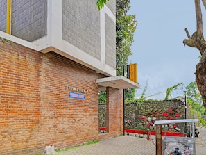 Exterior - Hotel O Alamanda 7 Syariah (Bandung)
