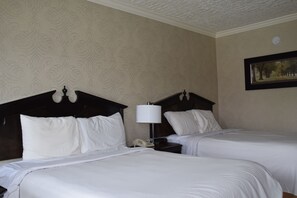 Double Room | Blackout drapes, iron/ironing board, free WiFi, bed sheets - Festival Courtyard Inn (Stratford)