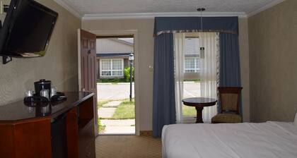 Festival Courtyard Inn