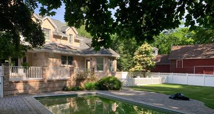 Spacious house w/outdoor pool