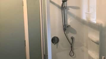 Dusche, Handtücher, Seife, Toilettenpapier