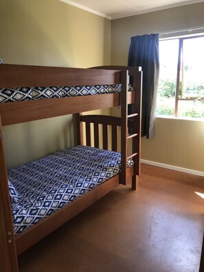 3 bedrooms, iron/ironing board, bed sheets