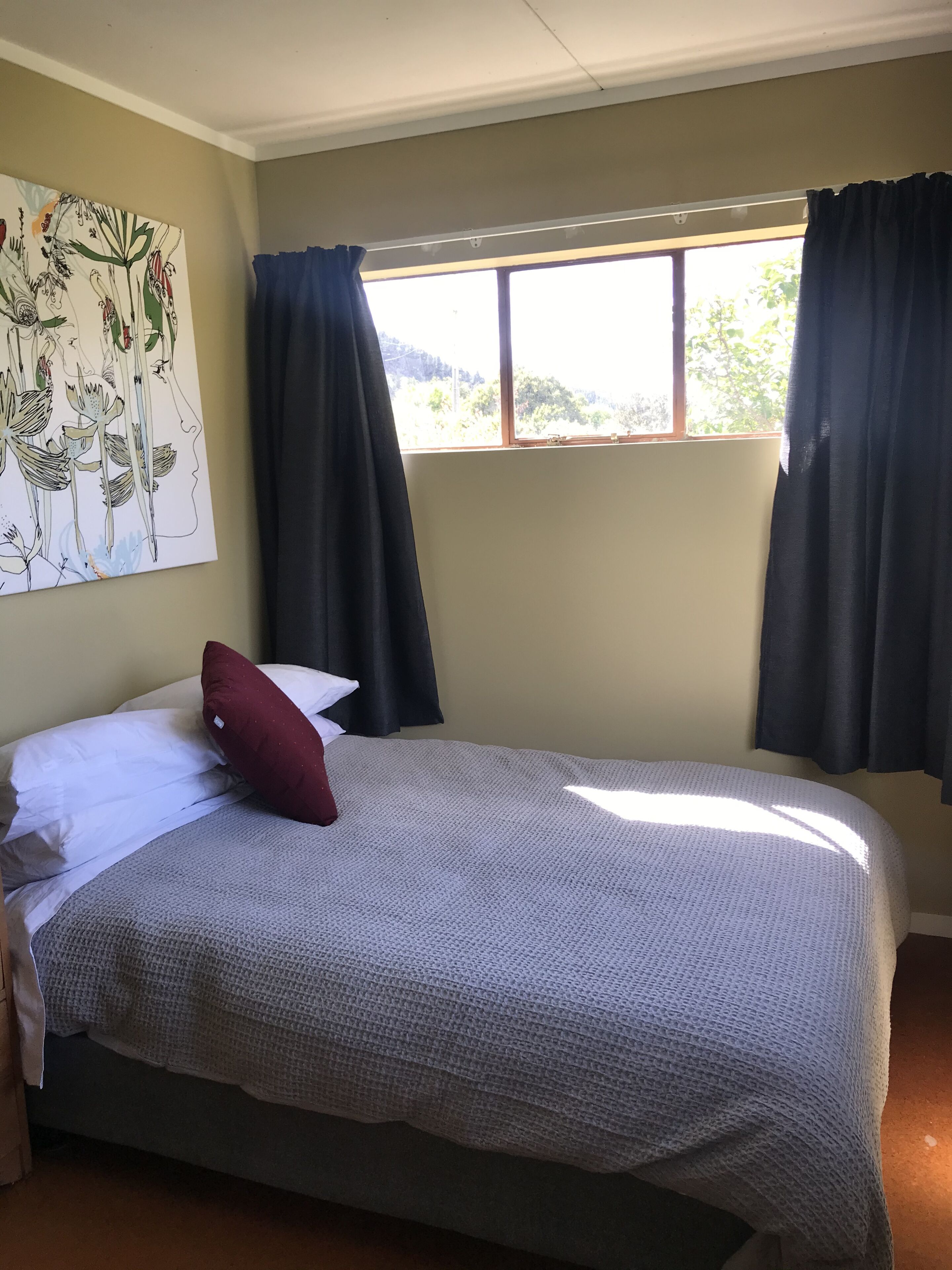 3 bedrooms, iron/ironing board, bed sheets