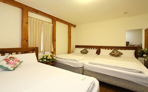 Family Room | Desk, blackout drapes, soundproofing, free WiFi - Taitung Garden Cabin (Taitung)