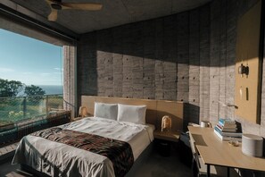 Grace C. | Minibar, desk, blackout drapes, free WiFi - Wandering Walls (Hengchun)