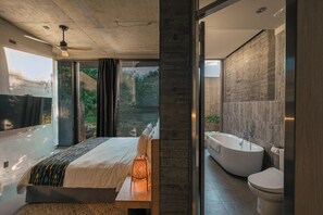 ห้องโรแมนติกดับเบิล, วิวสวนหย่อม, ชั้นล่าง | มินิบาร์, โต๊ะทำงาน, ผ้าม่านกันแสง, Wi-Fi ฟรี